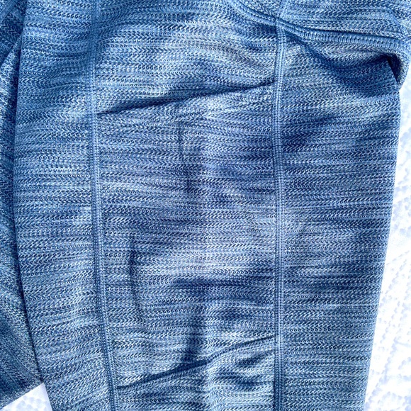 Comfortable Leggings with Side Pockets! Perfect for Any Workout or Just Chilling - Picture 3 of 6